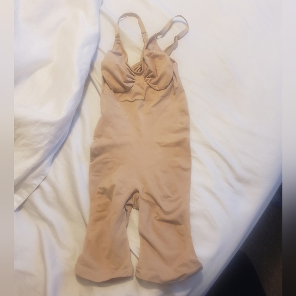 Skims seamless sculp mid thigh bodysuit - Picture 4 of 4